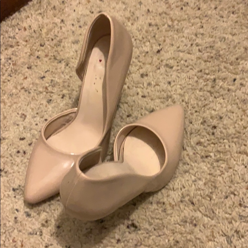 Pumps - Picture 2 of 3